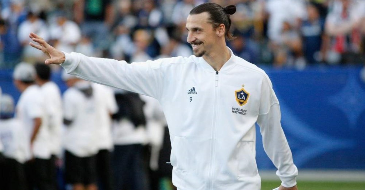 Ibrahimovic waves to fans before a game against Sporting Kansas City, Carson, California, April 8, 2018. (AFP Photo)