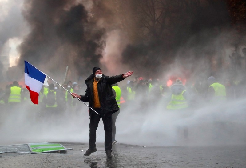 French protesters angry over fuel taxes clash with police | Daily Sabah