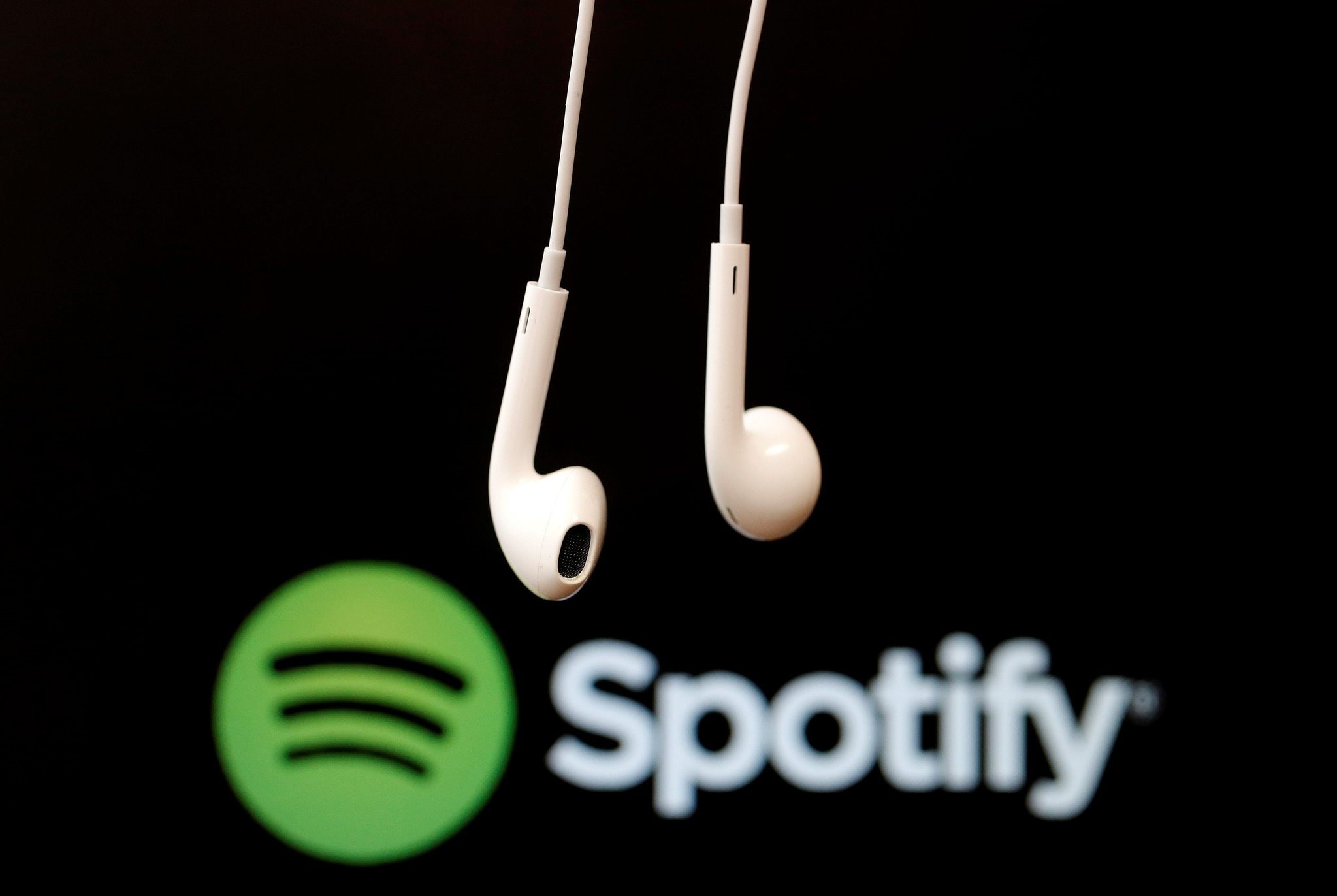 Headphones are seen in front of a logo of online music streaming service Spotify in this  February 18, 2014 illustration picture. (REUTERS Photo)