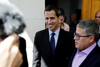 The president of the Venezuelan National Assembly Juan Guaido (C), arrives at the Parliament headquarters, in the Federal Legislative Palace, in Caracas, Venezuela, 29 January 2019. (EPA Photo)