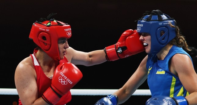 التركية سورمنيلي تتأهل لنصف نهائي الملاكمة لوزنها في أولمبياد طوكيو