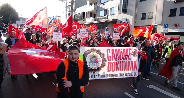 مظاهرة للجالية التركية في ألمانيا احتجاجاً على اعتداءات بي كا كا الأناضول