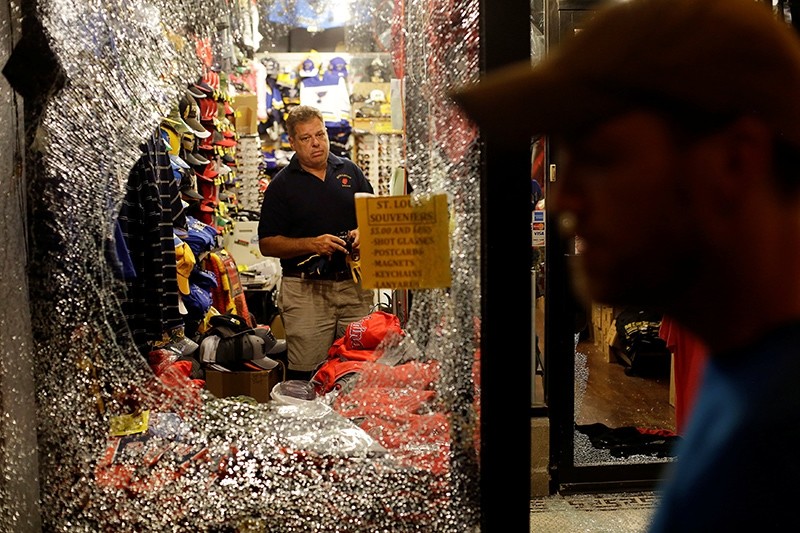 A man prepares to clean after window was smashed by demonstrators protesting the not guilty verdict in murder trial of former policeman Jason Stockley charged with 2011 shooting of a black man, in St. Louis, Mo., U.S., Sept. 16, 2017. (Reuters Photo)