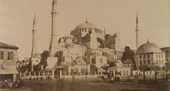 صورة لمسجد آيا صوفيا في نهاية عهد الدولة العثمانية