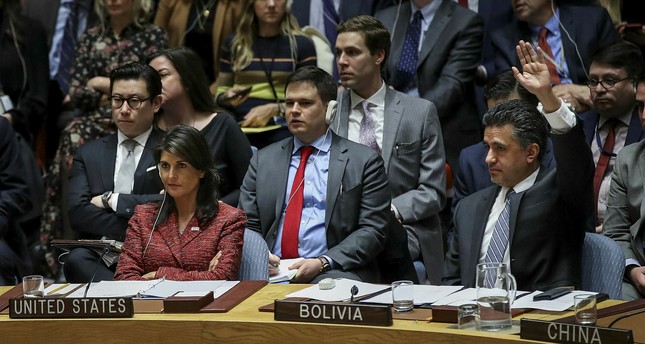 US envoy to the UN Nikki Haley votes no while her Bolivian counterpart Sacha Sergio Llorenty Soliz votes yes on a Russian draft resolution to create a new inquiry to find blame for the chemical weapons attack last week in Douma, Syria (AFP Photo)