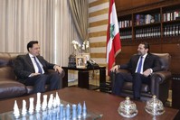 Lebanese prime minister-designate Hassan Diab (L) meets with outgoing Prime Minister Saad Hariri, Beirut, Dec. 20, 2019. (AP Photo)