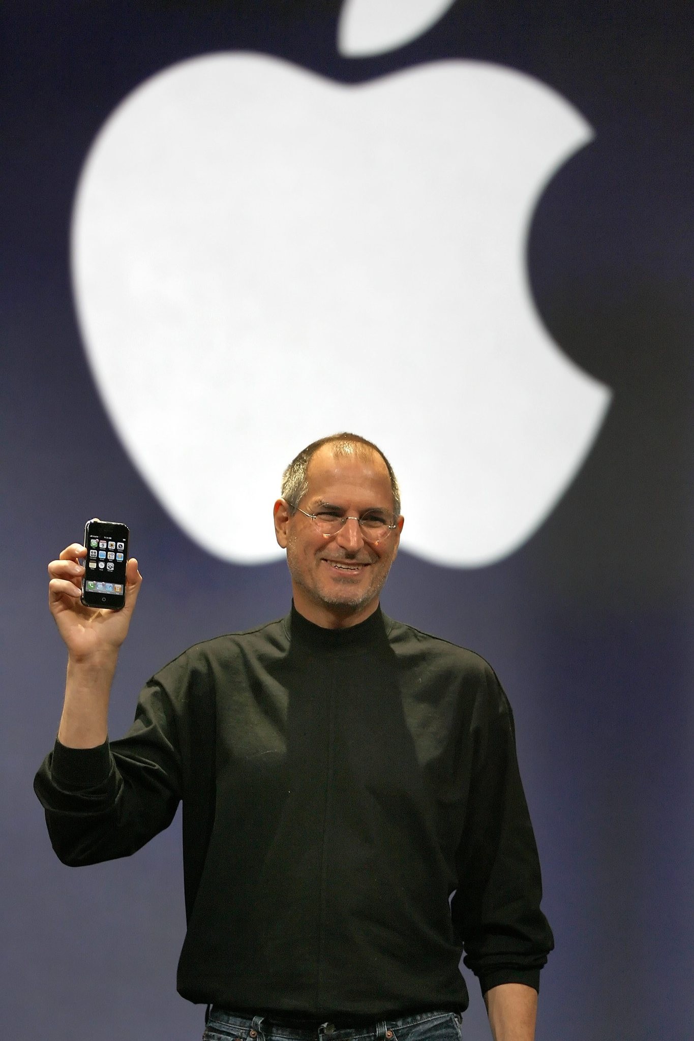 Apple out to renew iPhone frenzy at age 10 Daily Sabah