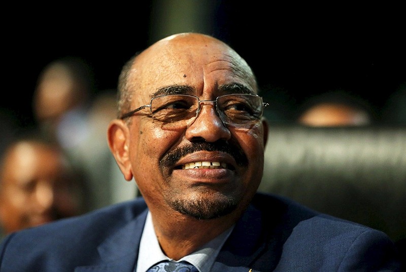 Sudanese President Omar al-Bashir looks on ahead of the 25th African Union summit in Johannesburg June 14, 2015. (Reuters Photo)