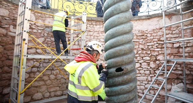بلدية اسطنبول تشرع في ترميم عمود الثعبان الذي يبلغ عمره 2500 عام