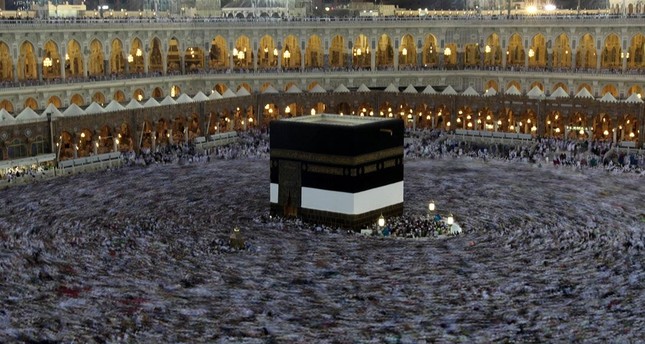 في أوج محنة القدس أئمة الحرمين الشريفين لم ينبسوا ببنت شفة حول