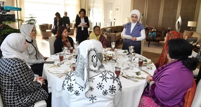 أمينة أردوغان تستضيف زوجات قادة العالم الإسلامي على هامش قمة إسطنبول