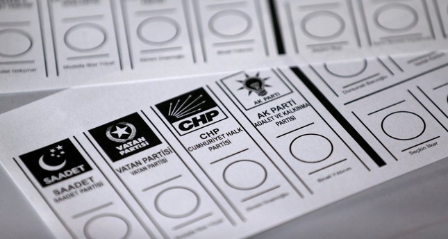 أوراق اقتراع في مركز اقتراع إعادة انتخابات رئاسة البلدية في اسطنبول، تركيا، 23 يونيو 2019 رويترز