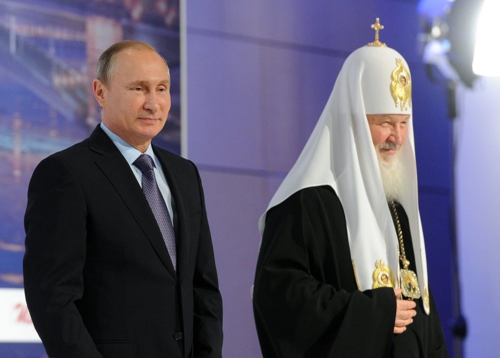 Russia President Vladimir Putin and Russian Orthodox Church Patriarch Krill (R), open the 5th International Congress of Compatriots, Moscow, Nov. 5, 2015.