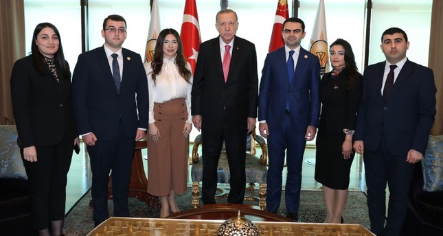 الرئيس رجب طيب أردوغان يلتقي وفداً شبابياً من حزب أذربيجان الجديدة في العاصمة أنقرة الأناضول