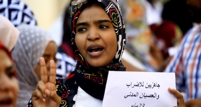 السودان.. قطاعات مهنية تبدأ إضراباً عاماً يستمر يومين