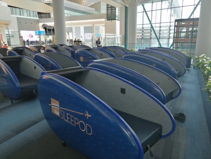 كبائن نوم خاصة لخدمة المسافرين في مطار
