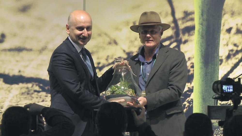 Deputy Secretary General of Istanbul Metropolitan Municipality Adil Karaismailou011flu (L) and Mick Scarsbrook at the Istanbul International Environment Summit.