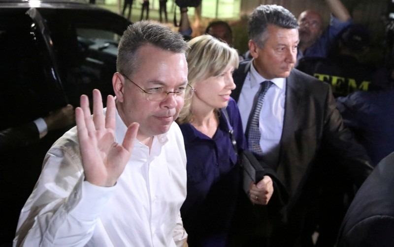 U.S. pastor Andrew Brunson and his wife Norrine arrive at the airport in Izmir, Turkey October 12, 2018.  (Reuters Photo)