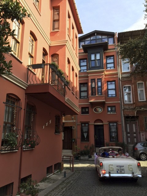 Kuzguncuk is truly a theatrical neigborhood, a veritable stage with its storefront characters, pampered strays, conspicuous intellectuals and photo-happy sightseers.