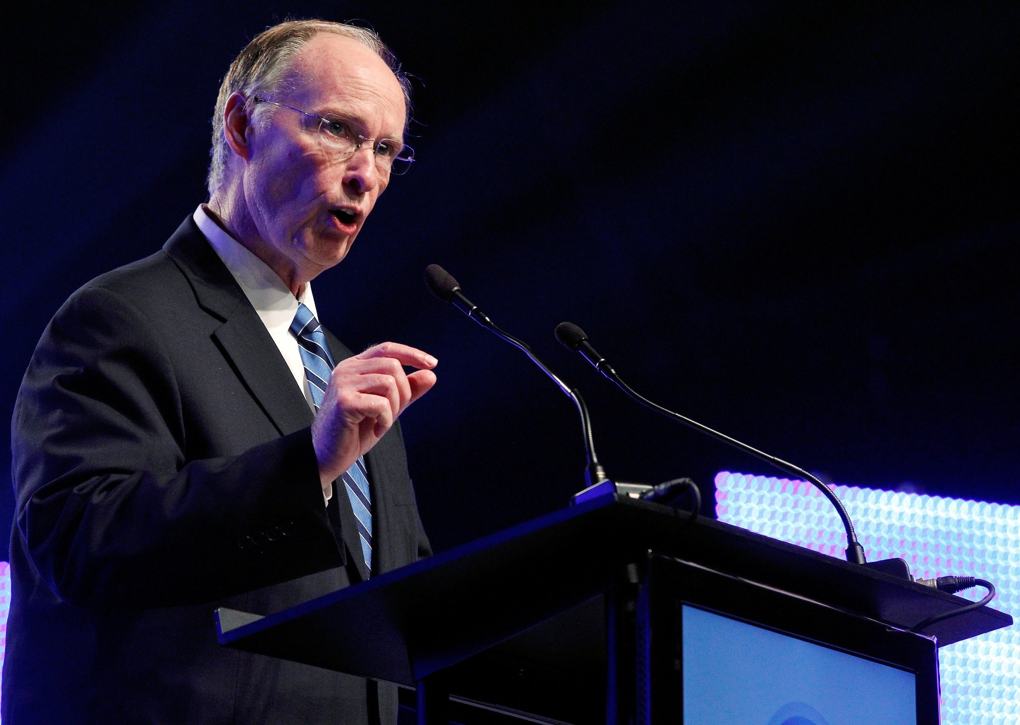 Alabama Governor Robert Bentley speaks during a news conference in Mobile, Alabama, U.S. on July 2, 2012. (REUTERS Photo)