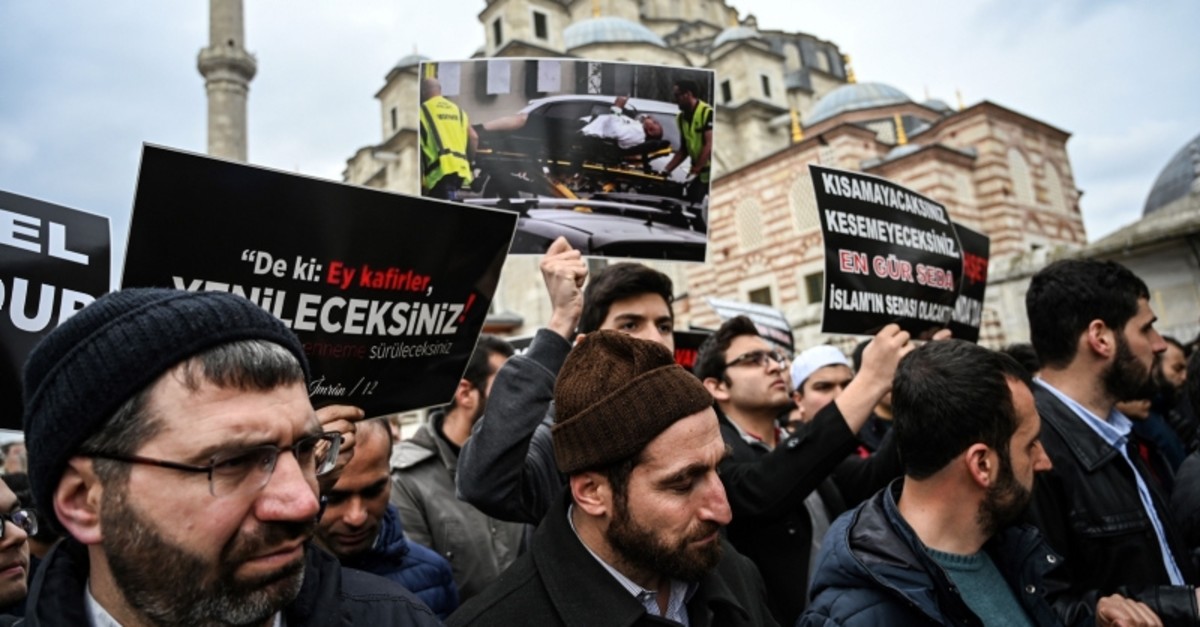Protesters demonstrate to denounce New Zealand mosque attacks in Christchurch on March 15, 2019 at Fatih Mosque in Istanbul, after a symbolic funeral prayer for the victims of the attacks. (AFP Photo)