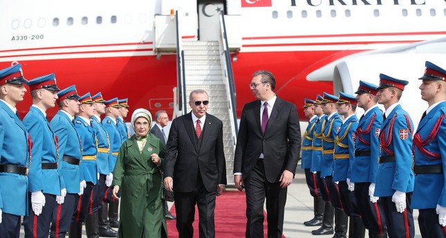 الرئيس التركي رجب طيب أردوغان لدى وصوله بلغراد العاصمة الصربية الأناضول