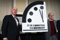 Former California Governor Jerry Brown, (L) and former U.S. Secretary of Defense William Perry unveil the Doomsday Clock during The Bulletin of the Atomic Scientists news conference, on Jan. 24, 2019. (AFP Photo)
