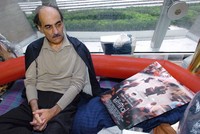 وفاة المعارض الإيراني المستوحى عنه فيلم ذا ترمنال في مطار شارل ديغول
