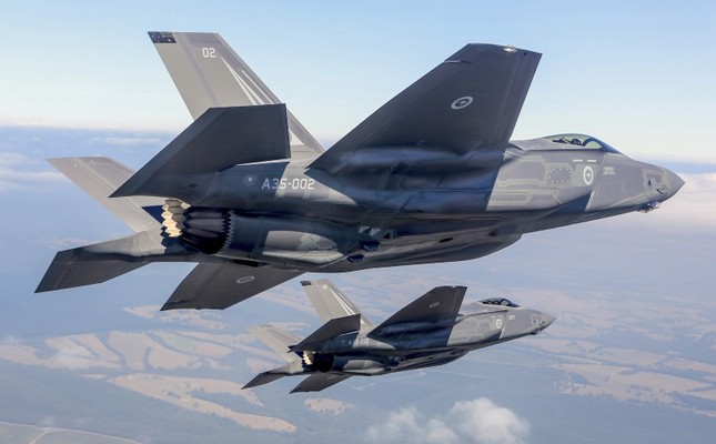 global fleet of f 35 fighter jets grounded after us crash daily sabah