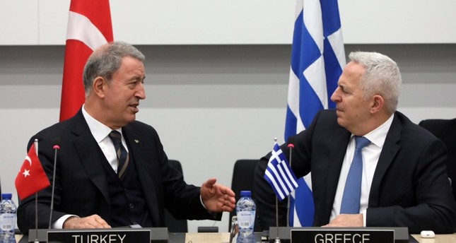 وزيرا الدفاع التركي واليوناني يبحثان قضايا ذات اهتمام مشترك