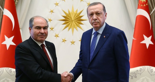 رئيس الوزراء الأردني يبحث مع أردوغان بأنقرة التطورات الإقليمية