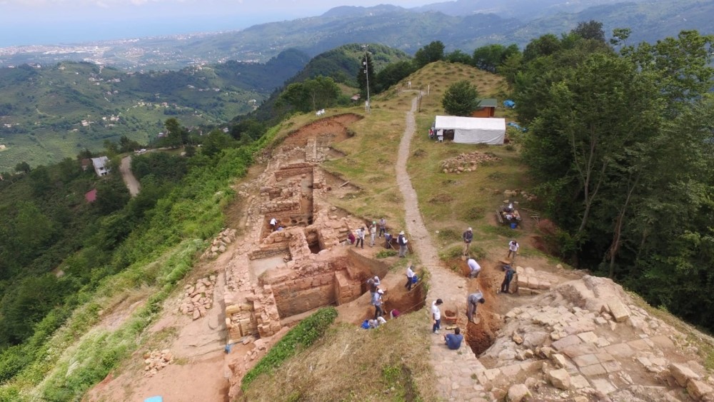 Kurul Castle dates back to 2,300 years ago and is the first scientific archaeological excavation area in the eastern Black Sea region. 