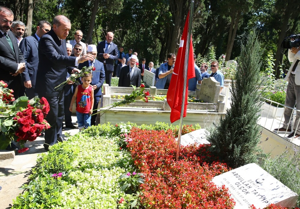 President Erdou011fan visits graves of his close friend Erol Olu00e7ok and his son Abdullah Tayyip who were killed by putschists while resisting them.