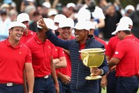 Tiger Woods celebrating after the U.S. team won the President's Cup golf tournament in Melbourne, Dec. 15, 2019. (AP Photo)