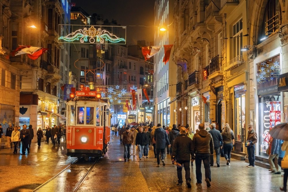Go gifthunting at Istanbul's holiday markets Daily Sabah