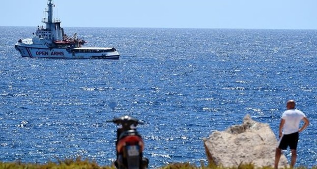 إسبانيا ترسل سفينة لإنقاذ المهاجرين العالقين قبالة إيطاليا منذ 19 يوما