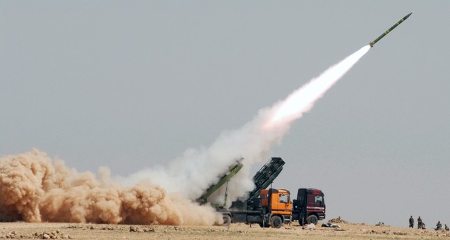 صورة أرشيفية لإطلاق صواريخ من منصات تابعة للنظام السوري