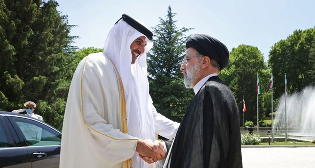 الرئيس الايراني مستقبلا أمير قطر في طهران اليوم الفرنسية