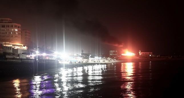 طائرات إسرائيلية تقصف قاربين بميناء الصيادين في غزة