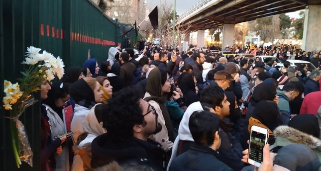 السلطات الإيرانية توقف السفير البريطاني لدى طهران