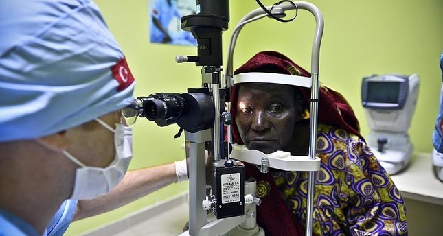 تركيا تقرر إجراء مليون عملية ساد وتوزيع 10 ملايين نظارة طبية في إفريقيا