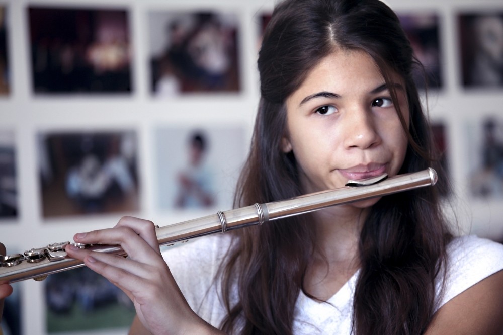 120 students between the ages of 7 and 20 are receiving training at the headquarters of Music for Peace in Edirnekapu0131, Istanbul.