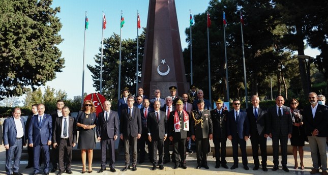 السفارة التركية في أذربيجان تحيي الذكرى الـ 103 لتحرير باكو بمقبرة الشهداء الأتراك بالعاصمة الأذربيجانية الأناضول