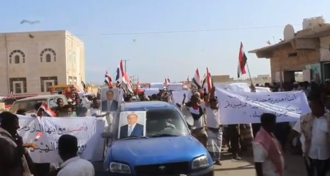 متظاهرون يمنيون في حديبو عاصمة سقطرى احتجاجاً على التحرك الإماراتي