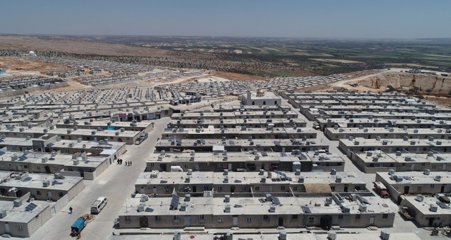 جانب من المخيمات التي أنشأتها تركيا في شمال غرب سوريا للنازحين السوريين