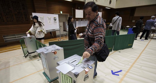 استطلاعات رأي: فوز كبير للحزب الحاكم في الانتخابات اليابانية