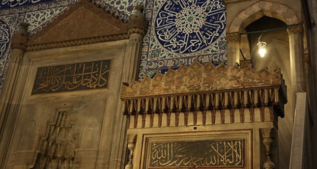4 قطع من الحجر الأسود تزين جامع صوكوللو محمد باشا في إسطنبول