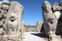 The Lionu2019s Gate (above) lies in the southwest of antient the Hittite capital Hattusa. The city has five remaining gates including the Lionu2019s Gate: one in the west, the Kingu2019s Gate, a procession gate and the Sphinx Gate.