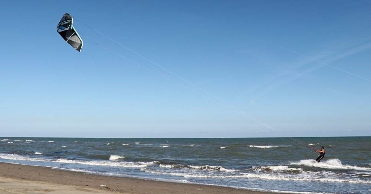 Kitesurfers in Samsun enjoy the Black Sea winds on a fine day. (AA Photo)