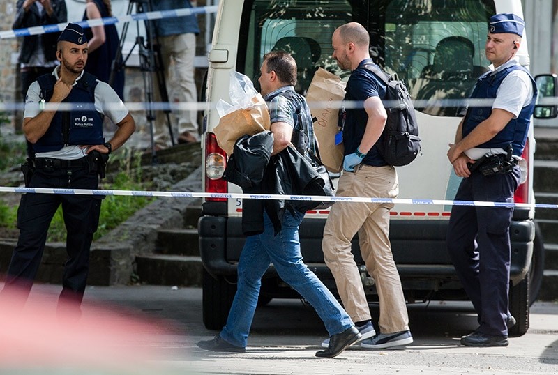 Belgian police and forensic experts carry evidence from a suspect's house on the Boulevard Mettewie, in Brussels, Belgium, 21 June 2017. (EPA Photo)